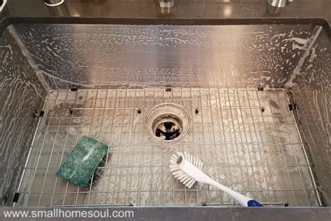 How to Clean Sink Grid Rubber Feet: A Comprehensive Guide and the Curious Case of Kitchen Utensils